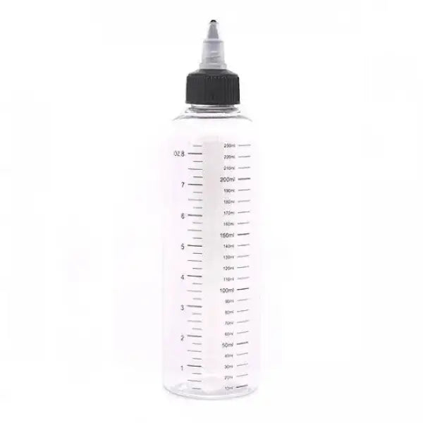 Bouteille graduée DIY pour e-liquides avec bouchon doseur, accessoire pour fabrication de e-liquides, en plastique transparent.