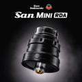 Atomiseur reconstructible San Mini RDA de San Indonesia x Gerobak Vapor, vue rapprochée du design en détail.